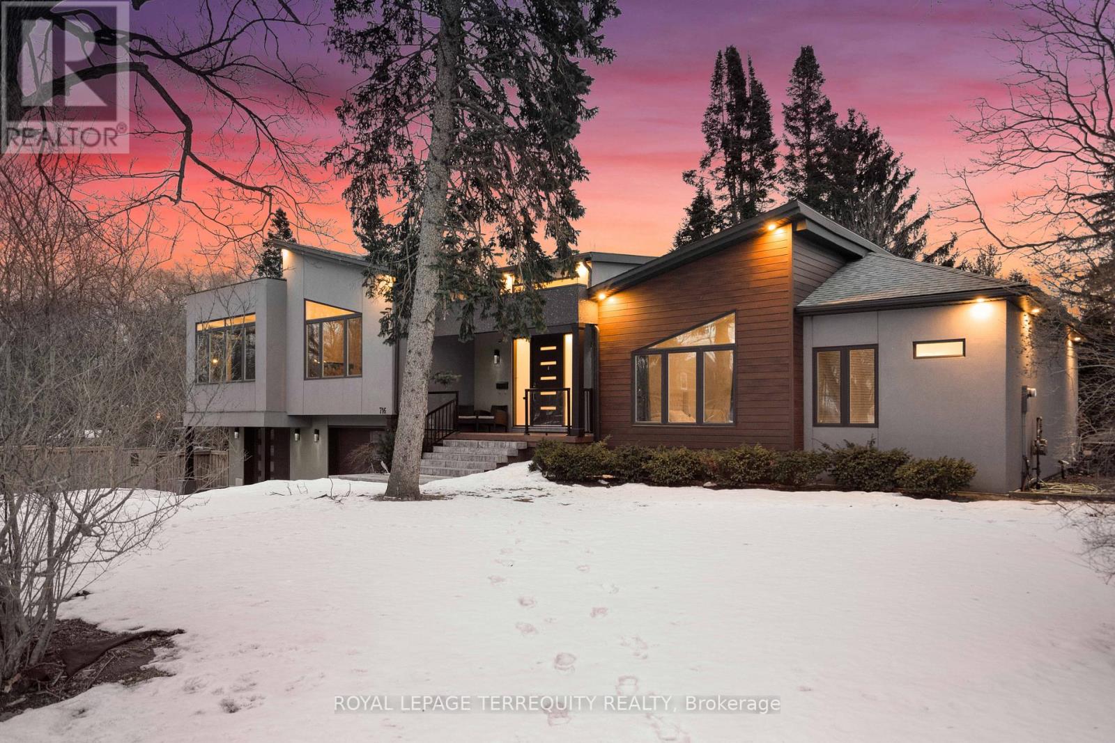 716 North Shore Boulevard E, Burlington, Ontario  L7T 1X6 - Photo 3 - W12820564