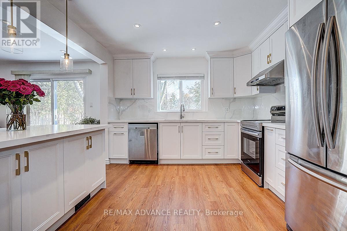 25 West Borough Street E, Markham, Ontario  L3T 4V6 - Photo 10 - N12821138