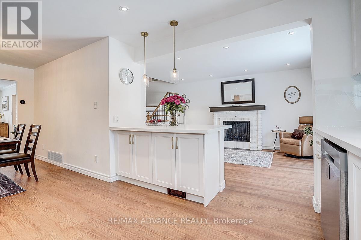 25 West Borough Street E, Markham, Ontario  L3T 4V6 - Photo 12 - N12821138