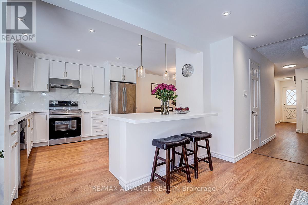 25 West Borough Street E, Markham, Ontario  L3T 4V6 - Photo 15 - N12821138