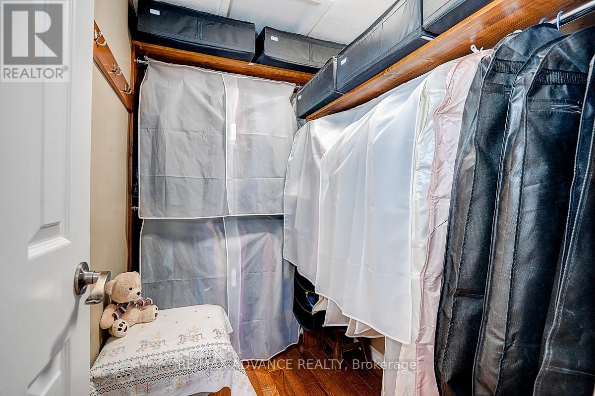 25 West Borough Street E, Markham, Ontario  L3T 4V6 - Photo 30 - N12821138