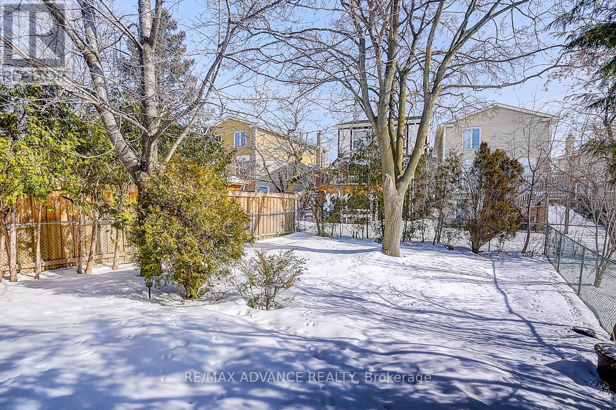 25 West Borough Street E, Markham, Ontario  L3T 4V6 - Photo 4 - N12821138