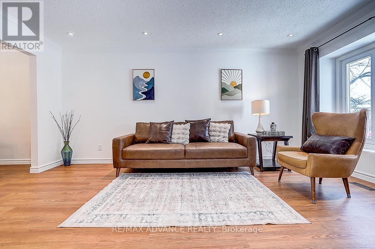 25 West Borough Street E, Markham, Ontario  L3T 4V6 - Photo 5 - N12821138