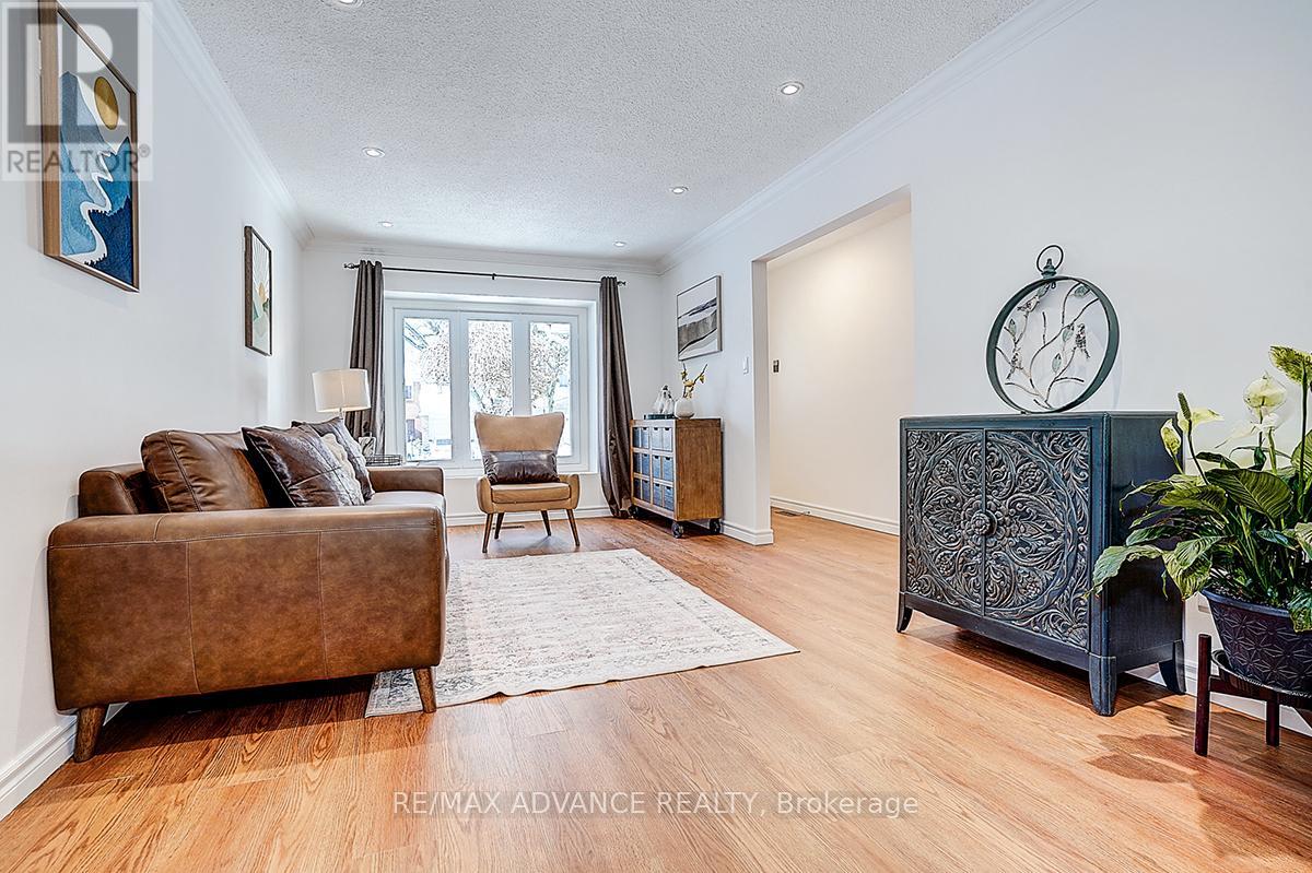 25 West Borough Street E, Markham, Ontario  L3T 4V6 - Photo 7 - N12821138