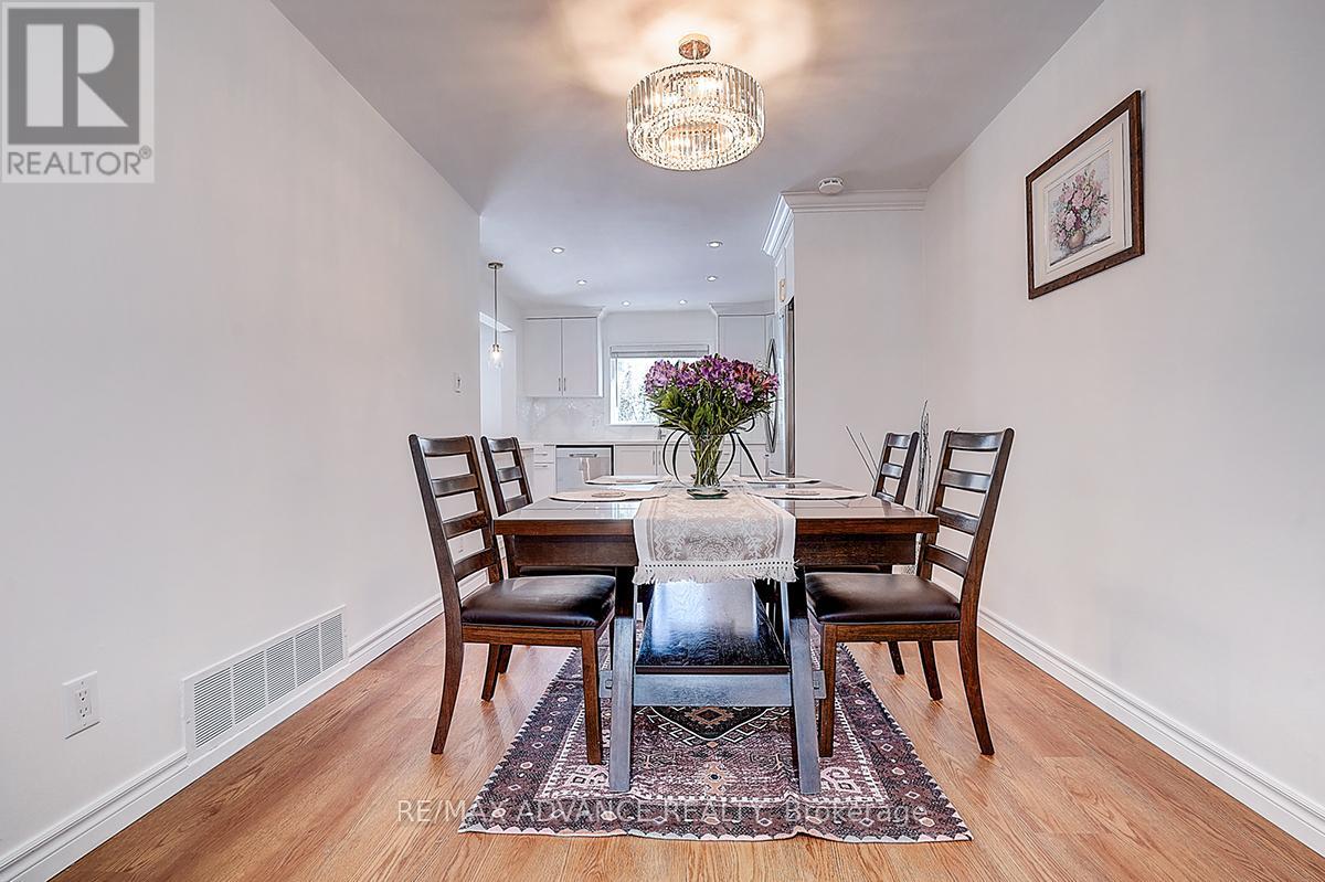 25 West Borough Street E, Markham, Ontario  L3T 4V6 - Photo 8 - N12821138