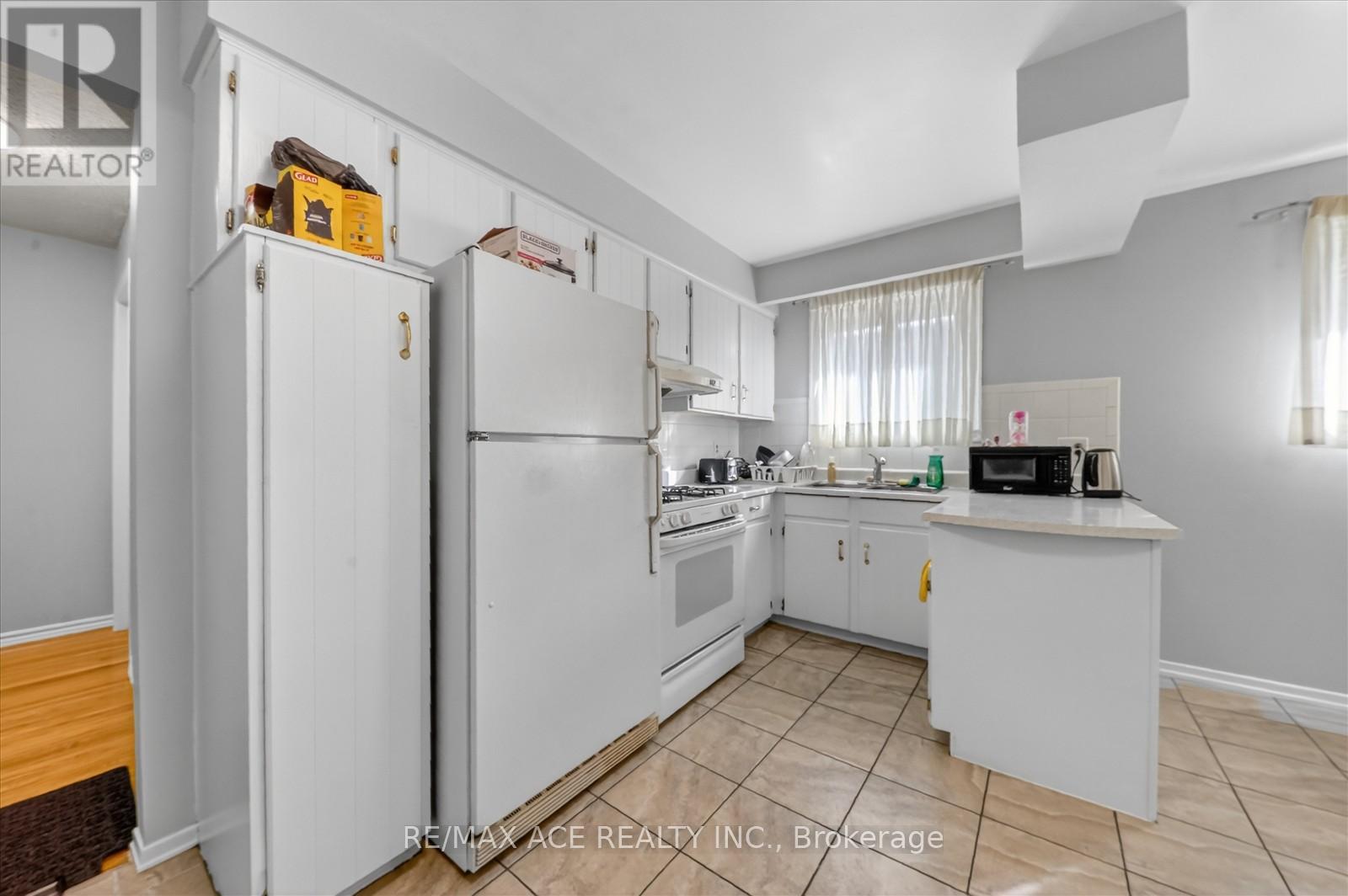 83 Ward Avenue, Hamilton, Ontario  L8S 2E8 - Photo 11 - X12821134