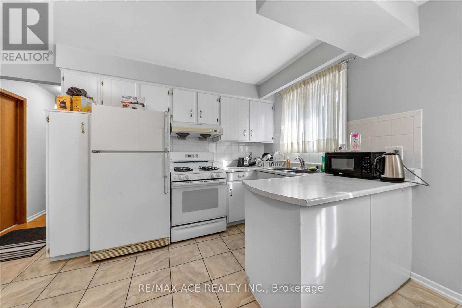 83 Ward Avenue, Hamilton, Ontario  L8S 2E8 - Photo 12 - X12821134