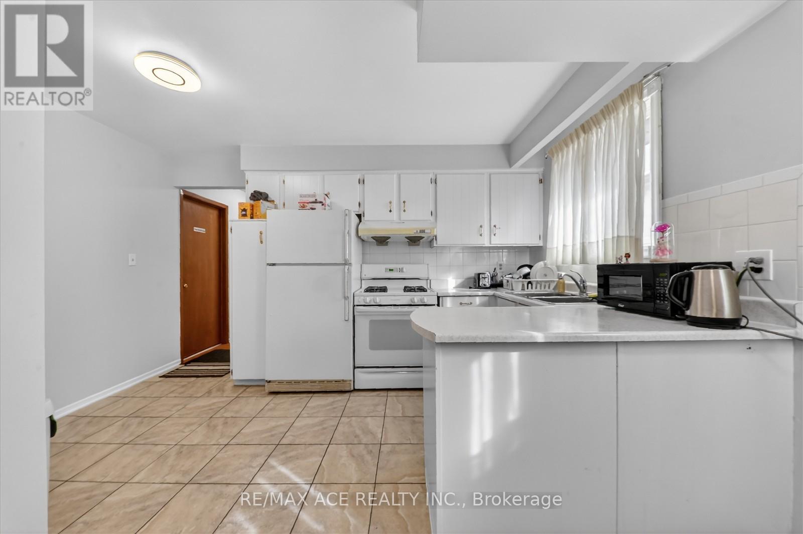 83 Ward Avenue, Hamilton, Ontario  L8S 2E8 - Photo 13 - X12821134