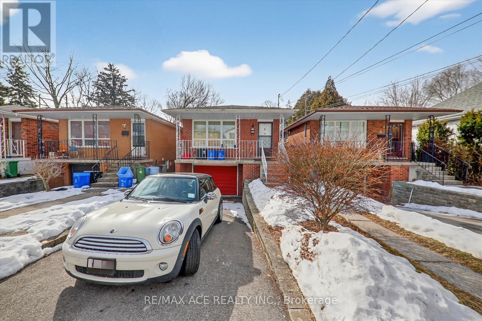 83 Ward Avenue, Hamilton, Ontario  L8S 2E8 - Photo 3 - X12821134