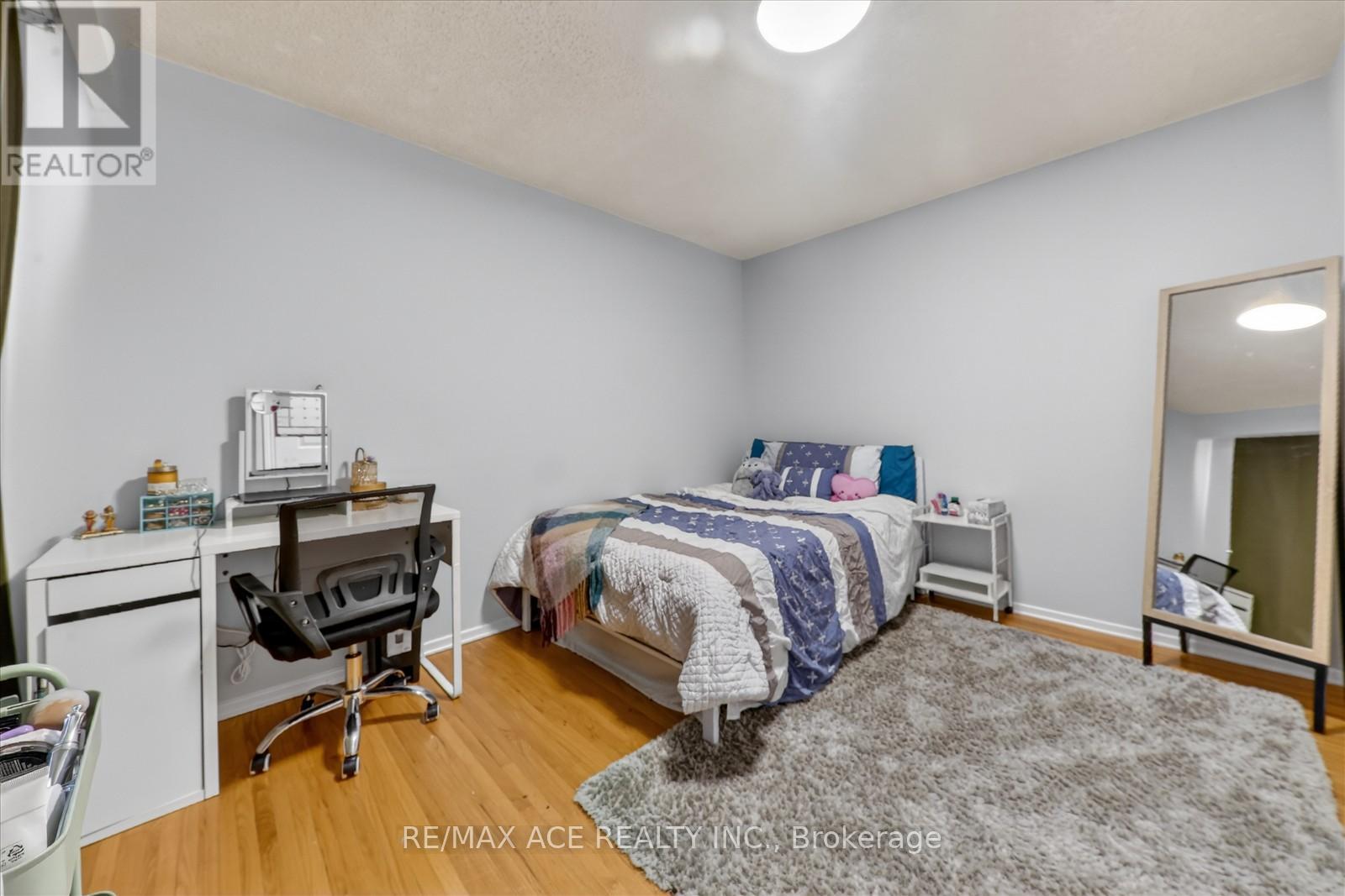 83 Ward Avenue, Hamilton, Ontario  L8S 2E8 - Photo 9 - X12821134