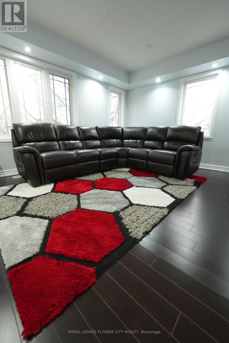 8 - 50 Hillcrest Avenue, Brampton, Ontario  L6W 0B1 - Photo 5 - W12821028