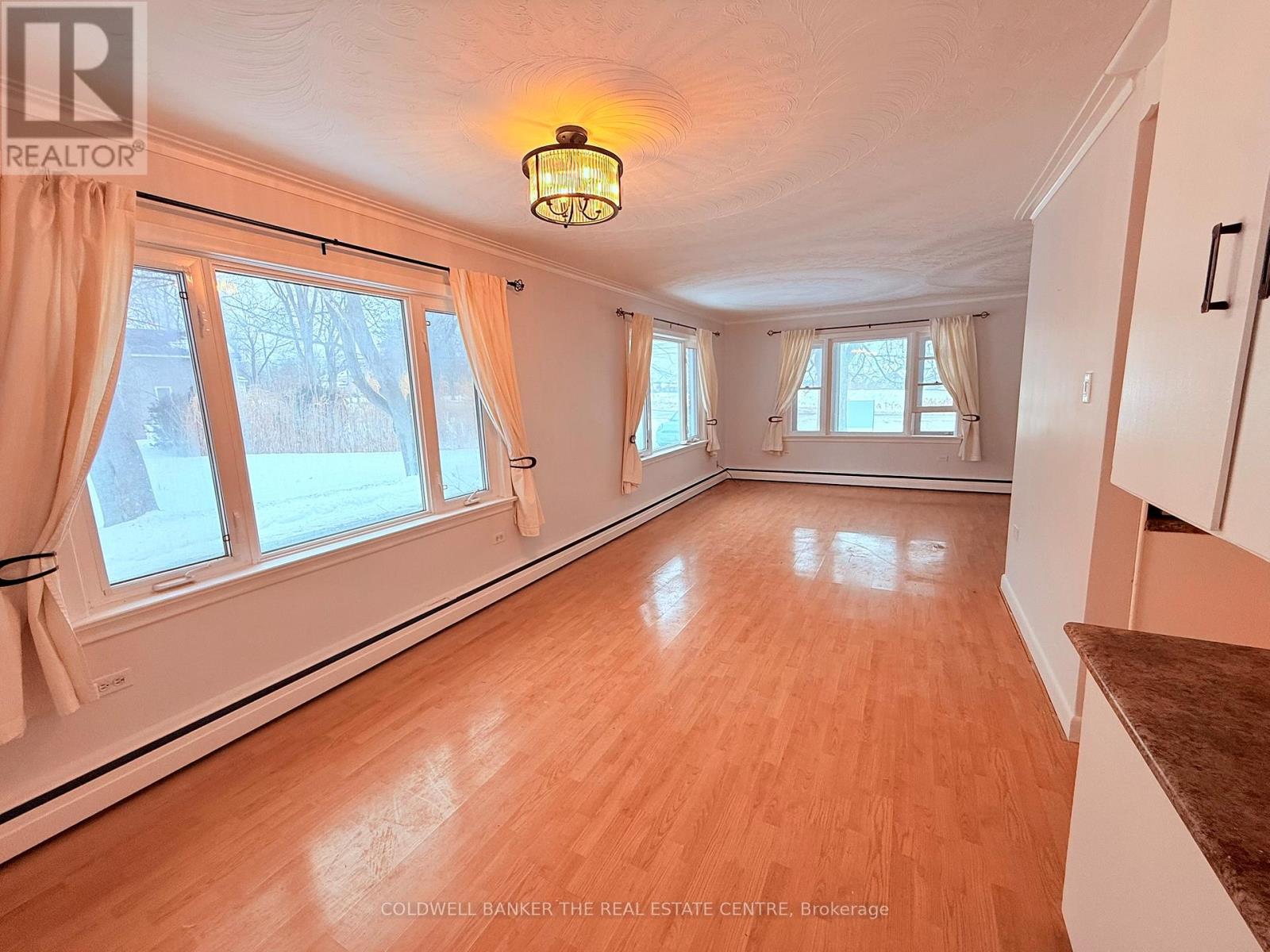 19071 Leslie Street, East Gwillimbury (Sharon), Ontario  L0G 1V0 - Photo 3 - N12821190