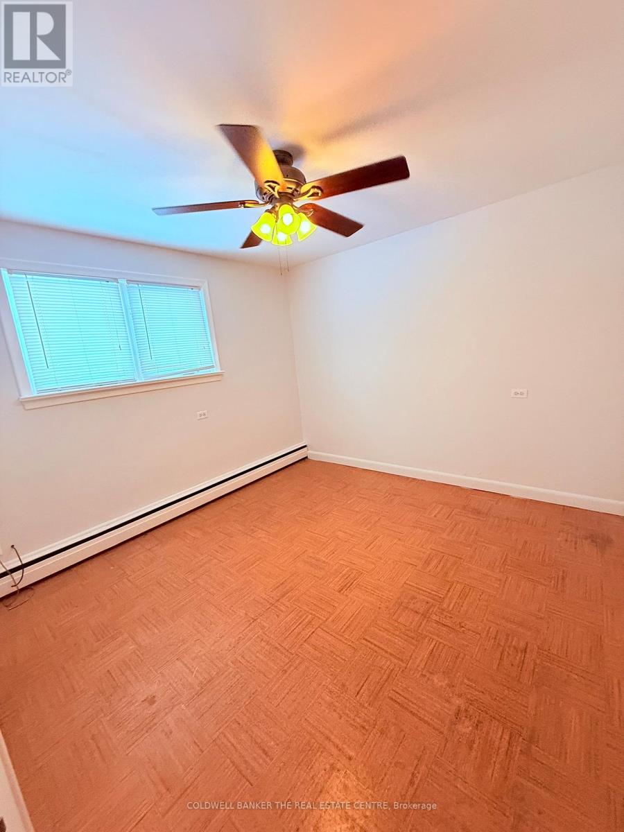 19071 Leslie Street, East Gwillimbury (Sharon), Ontario  L0G 1V0 - Photo 9 - N12821190