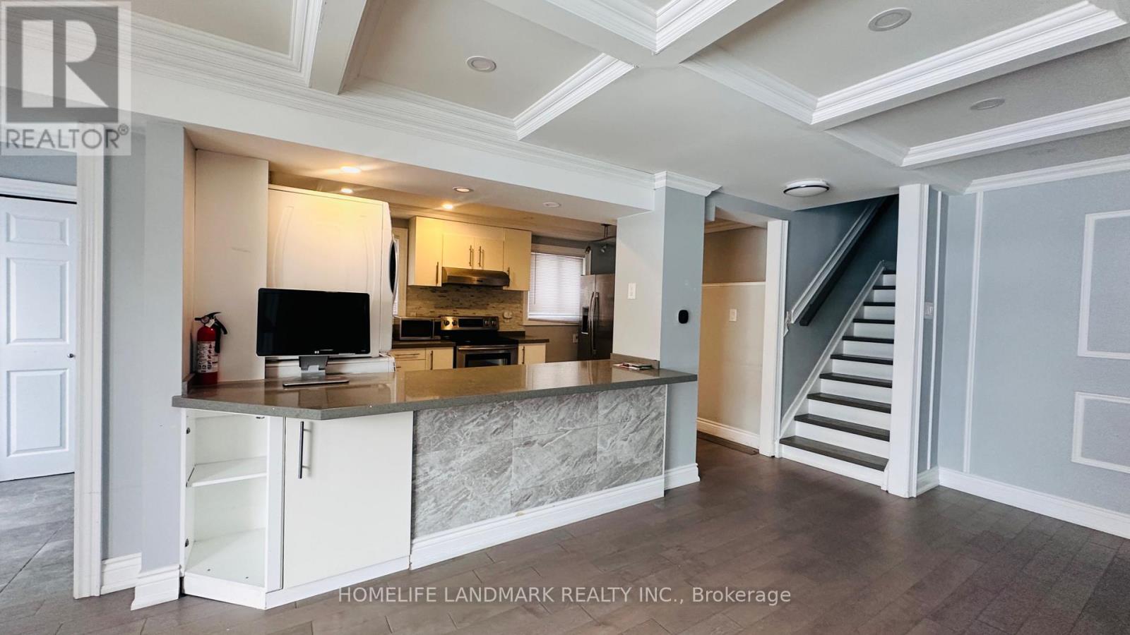 3079 Lindenlea Drive, Mississauga, Ontario  L5C 2C3 - Photo 9 - W12794082