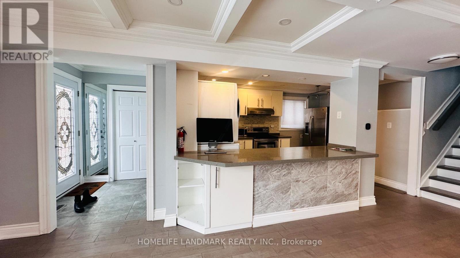 3079 Lindenlea Drive, Mississauga, Ontario  L5C 2C3 - Photo 6 - W12794082