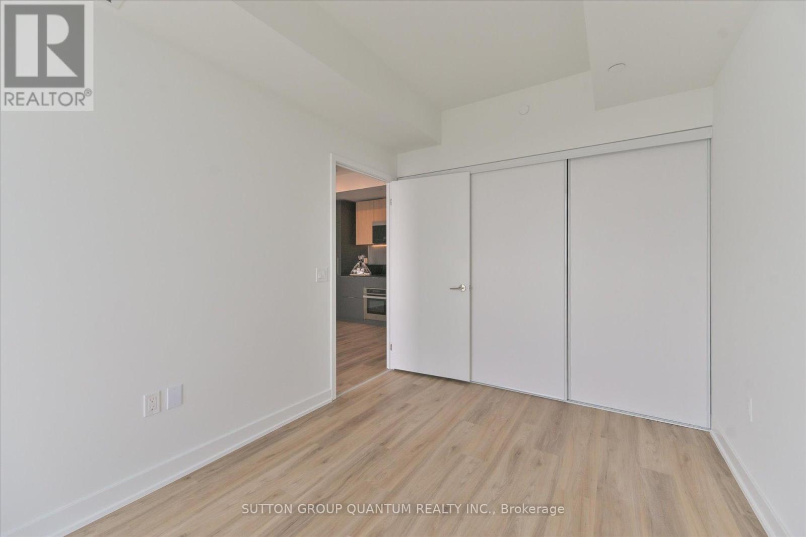 1913 - 1 Fairview Road E, Mississauga, Ontario  L5A 0B4 - Photo 13 - W12821170