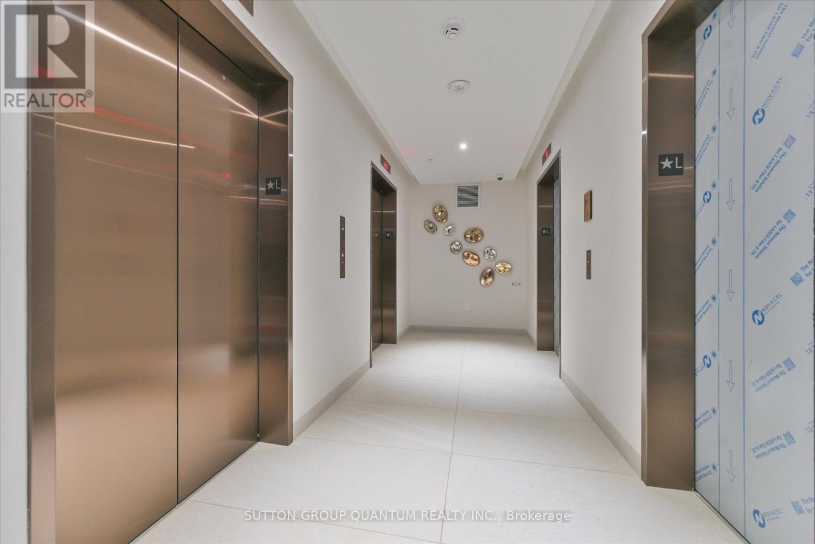 1913 - 1 Fairview Road E, Mississauga, Ontario  L5A 0B4 - Photo 4 - W12821170