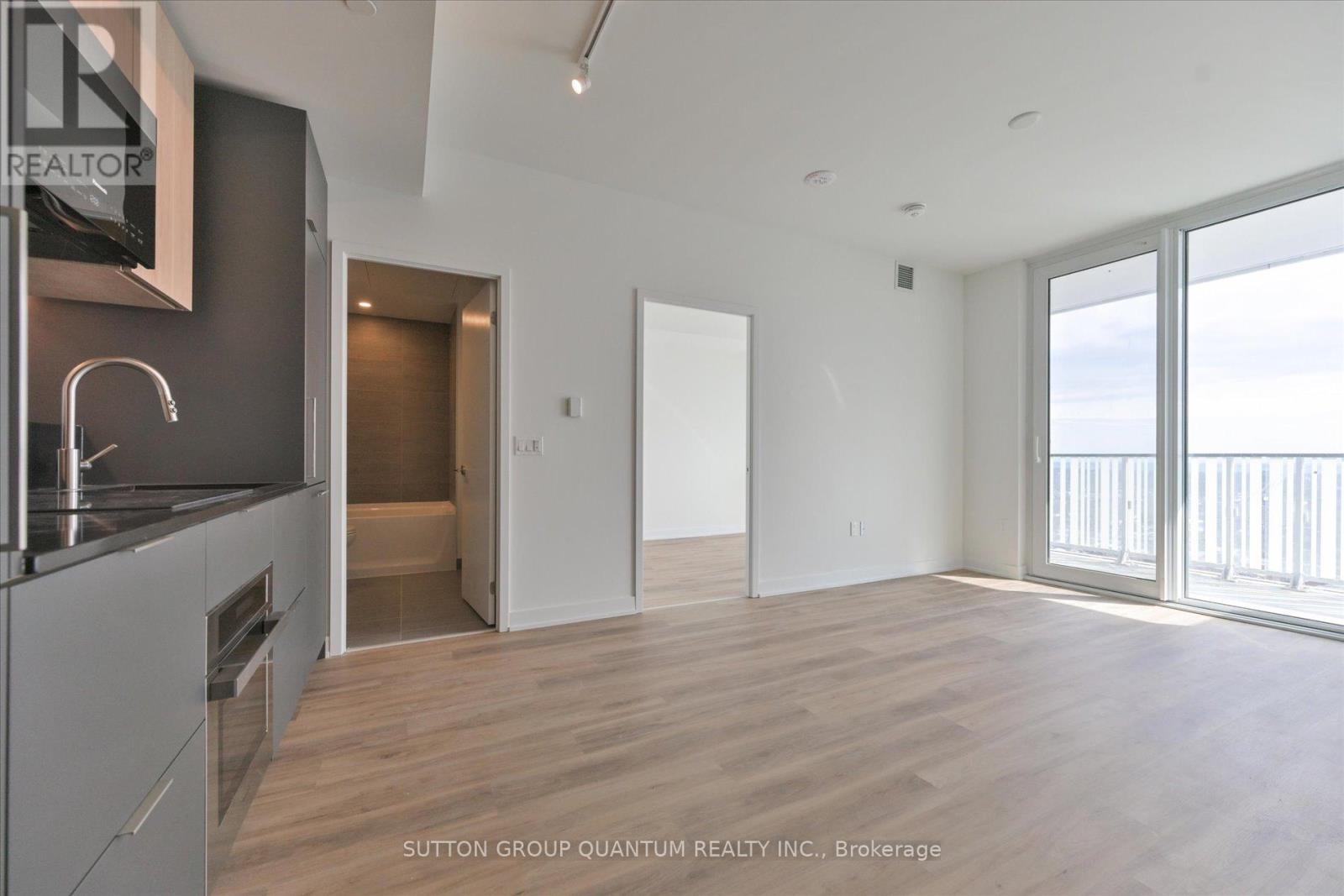 1913 - 1 Fairview Road E, Mississauga, Ontario  L5A 0B4 - Photo 6 - W12821170