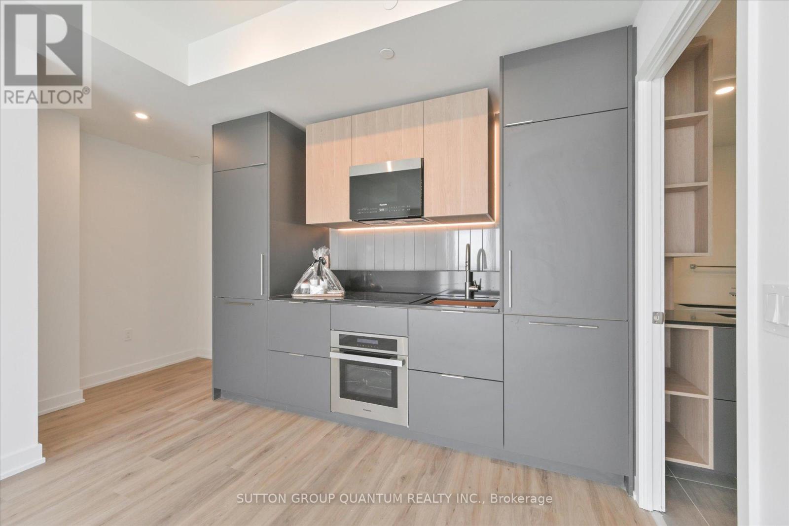 1913 - 1 Fairview Road E, Mississauga, Ontario  L5A 0B4 - Photo 8 - W12821170