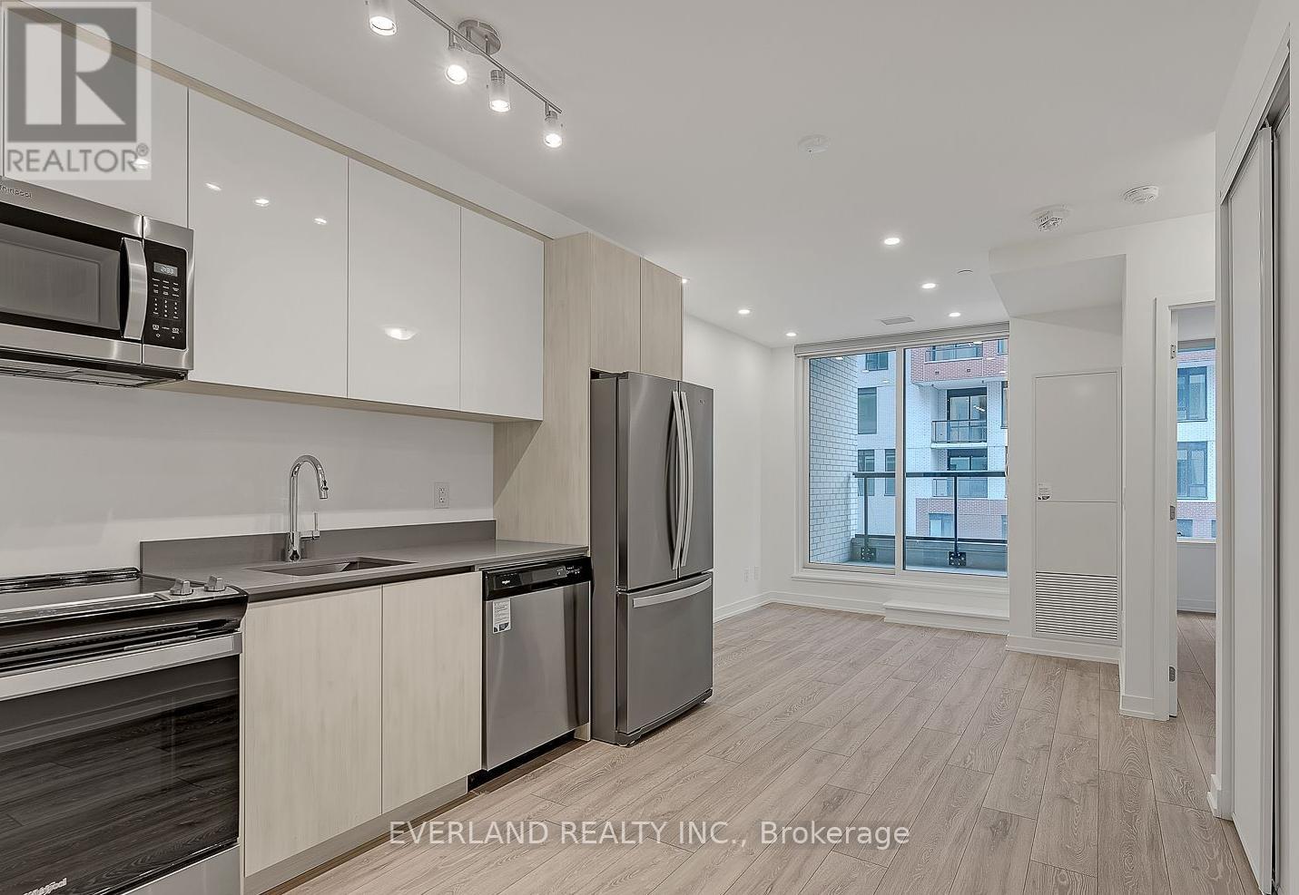 304 - 3100 Keele Street, Toronto, Ontario  M3M 0E1 - Photo 2 - W12821182