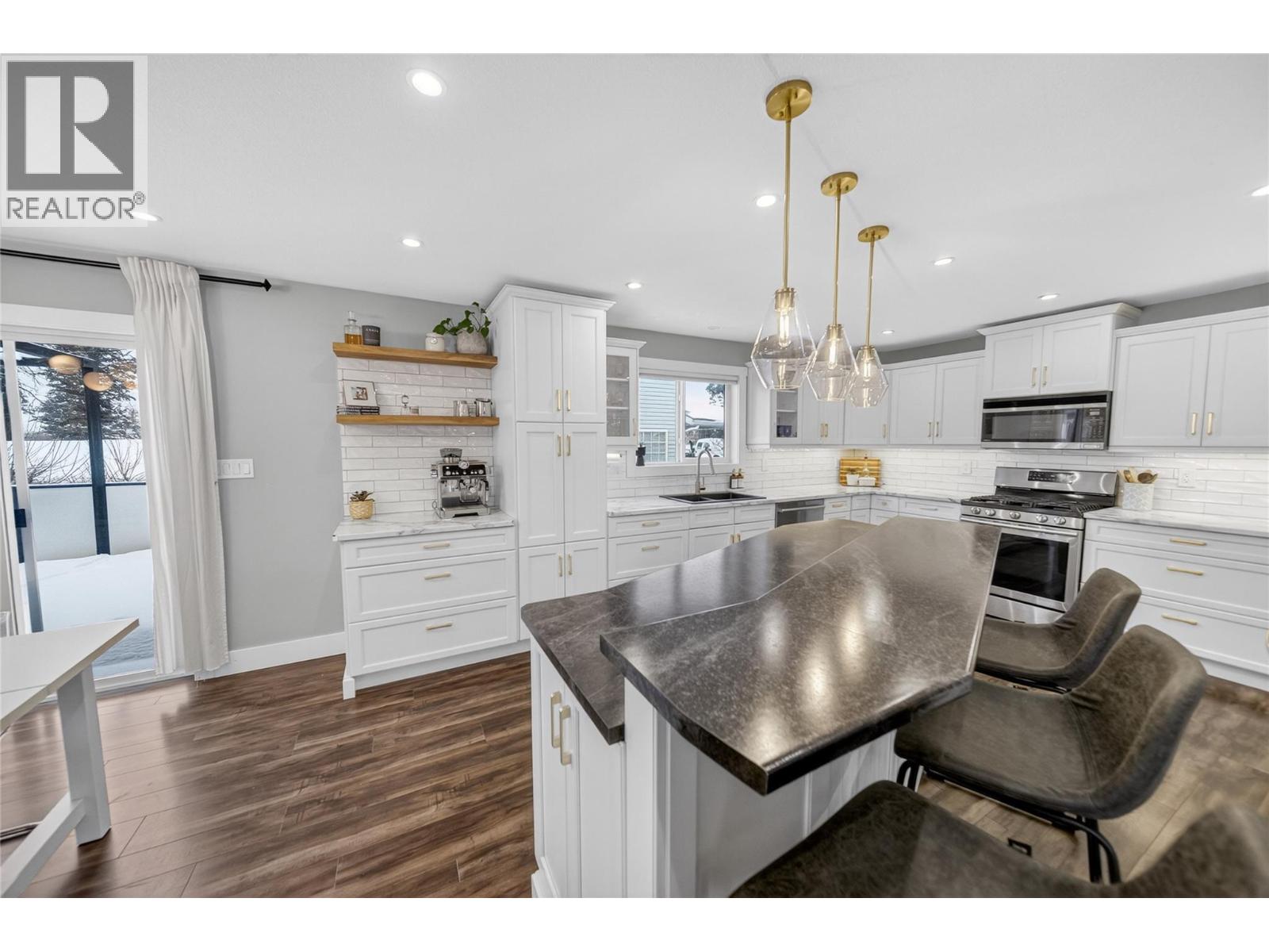 335 16th Avenue S, Cranbrook, British Columbia  V1C 2Z8 - Photo 2 - 10376825