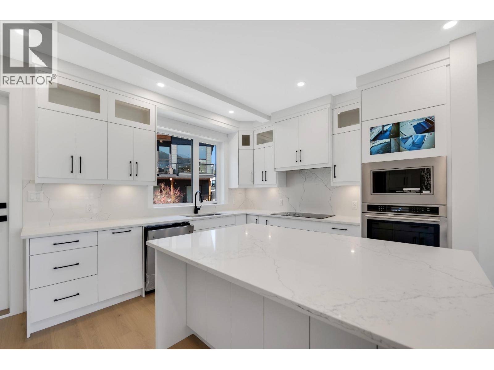 1004 Phare Crescent, Pemberton, British Columbia  V0N 0A7 - Photo 19 - R3093738