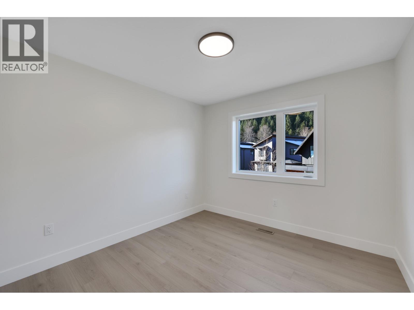 1004 Phare Crescent, Pemberton, British Columbia  V0N 0A7 - Photo 8 - R3093738