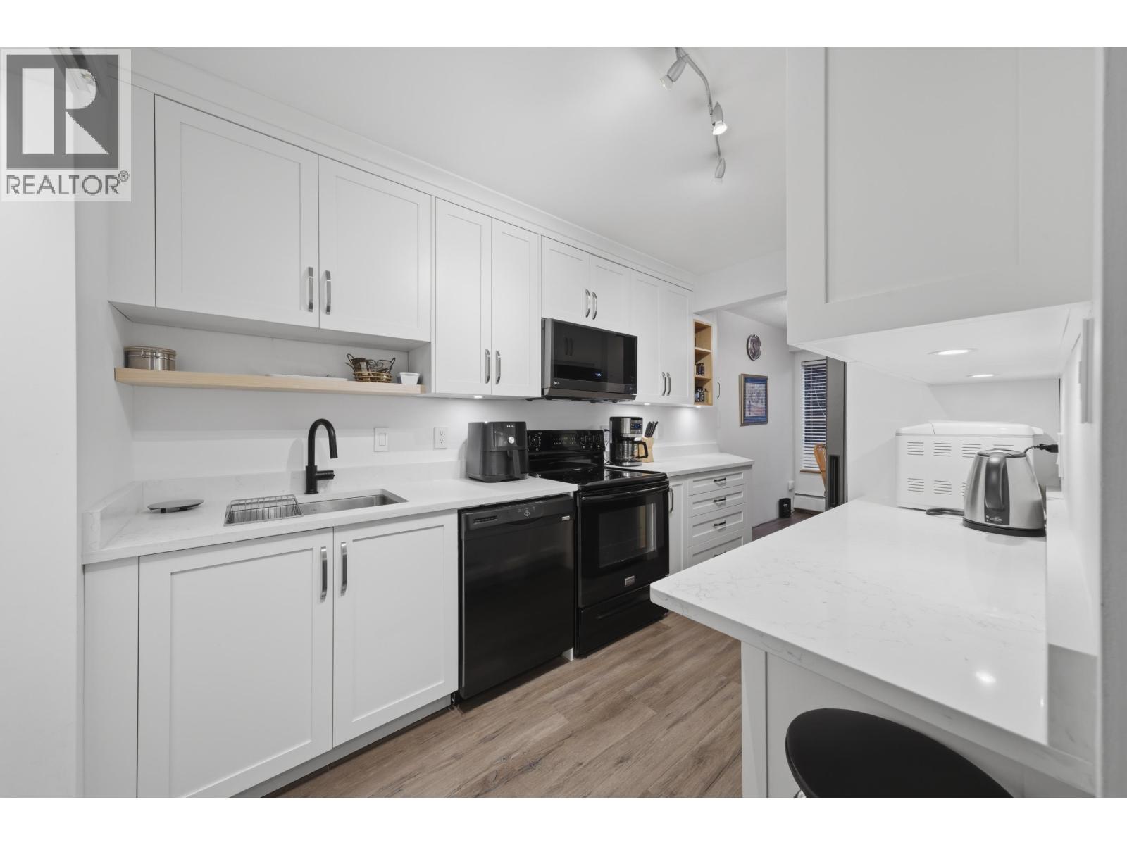 212 2620 Fromme Road, North Vancouver, British Columbia  V7J 2R3 - Photo 3 - R3075661