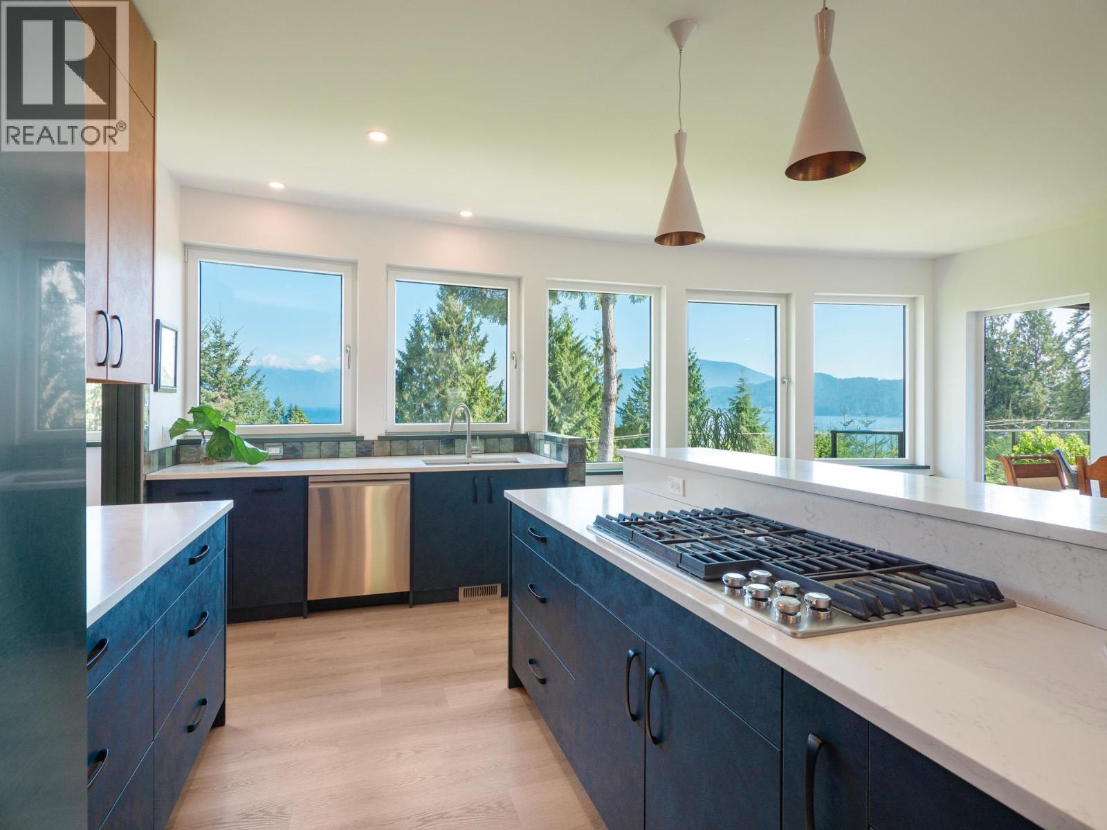 1832 North Road, Gibsons, British Columbia  V0N 1V1 - Photo 3 - R3050266