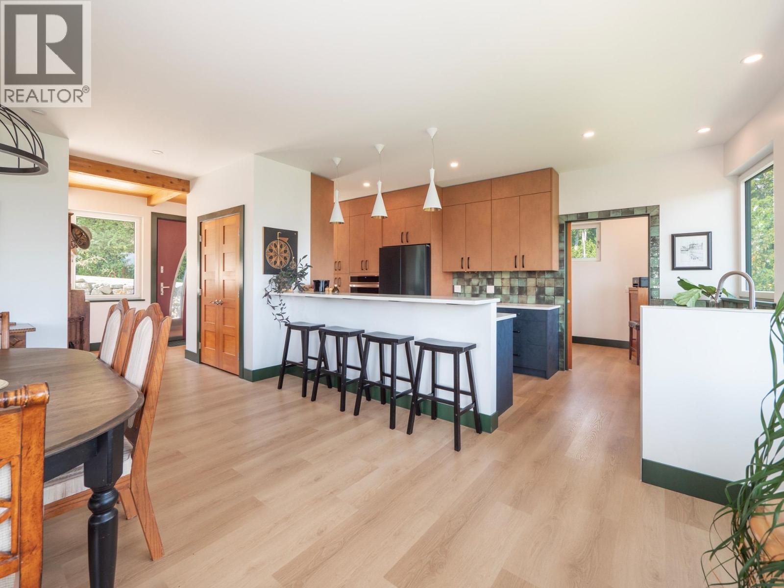 1832 North Road, Gibsons, British Columbia  V0N 1V1 - Photo 10 - R3050266