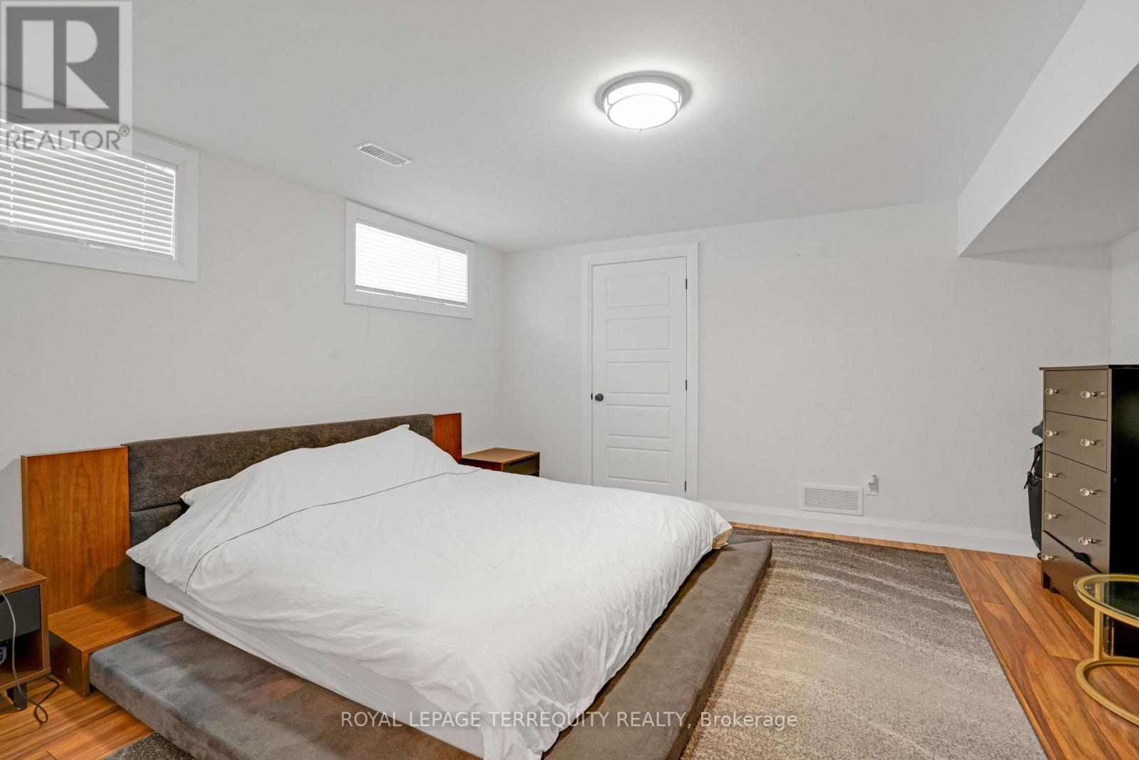 716 North Shore Boulevard E, Burlington, Ontario  L7T 1X6 - Photo 21 - W12820564