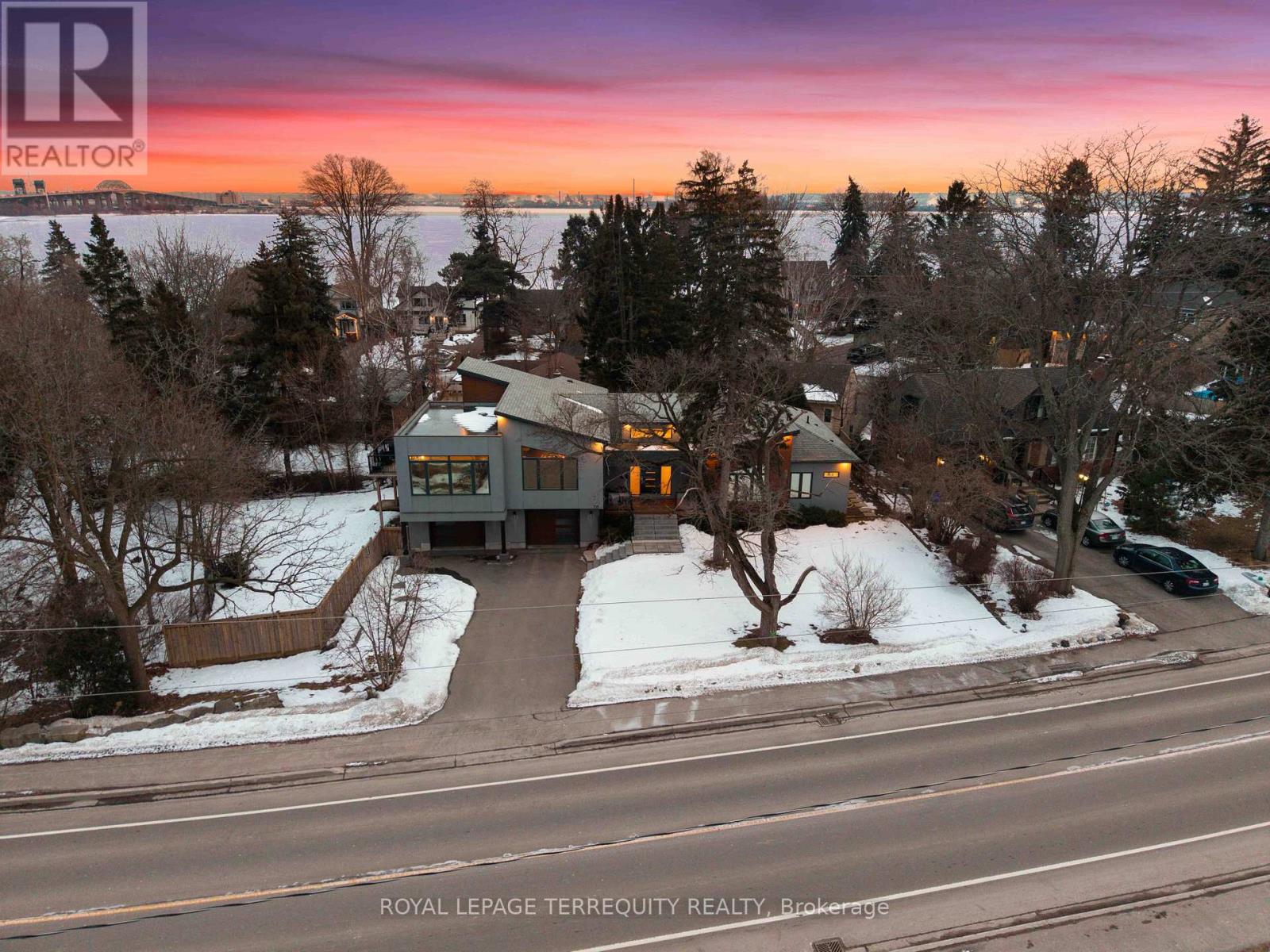 716 North Shore Boulevard E, Burlington, Ontario  L7T 1X6 - Photo 4 - W12820564