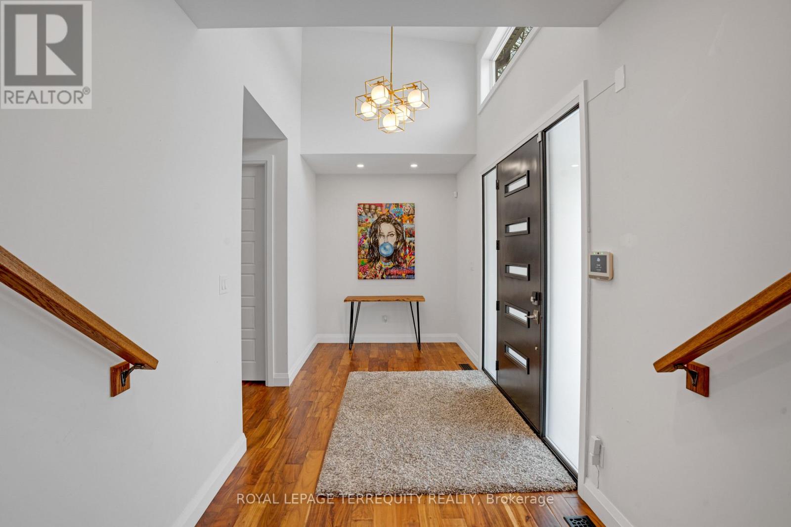 716 North Shore Boulevard E, Burlington, Ontario  L7T 1X6 - Photo 5 - W12820564