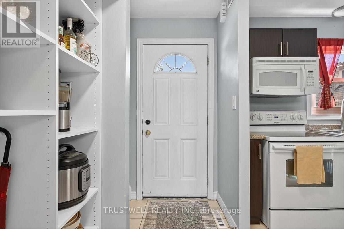 26 - 131 Rockwood Avenue, St. Catharines, Ontario  L2P 3K4 - Photo 2 - X12726086