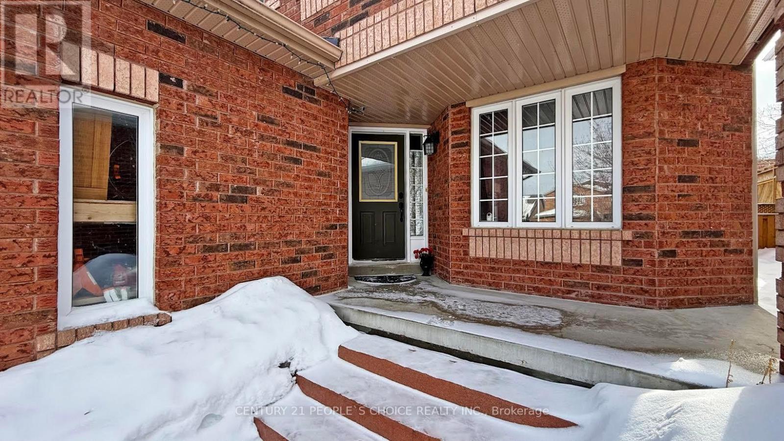 9 Roughley Street, Bradford West Gwillimbury, Ontario  L3Z 3B2 - Photo 2 - N12821240