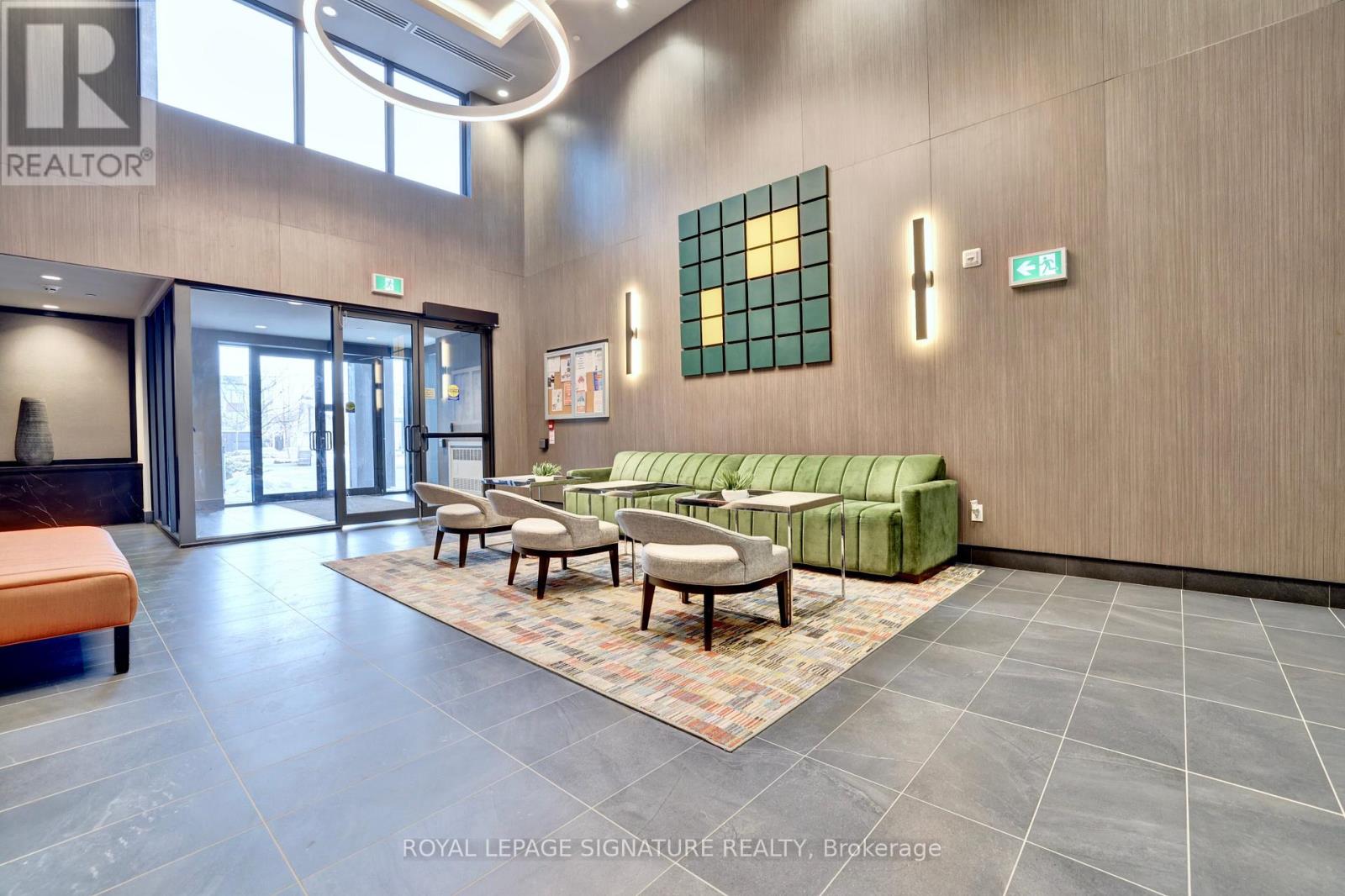 109 - 95 Dundas Street W, Oakville, Ontario  L6M 5N4 - Photo 2 - W12821220