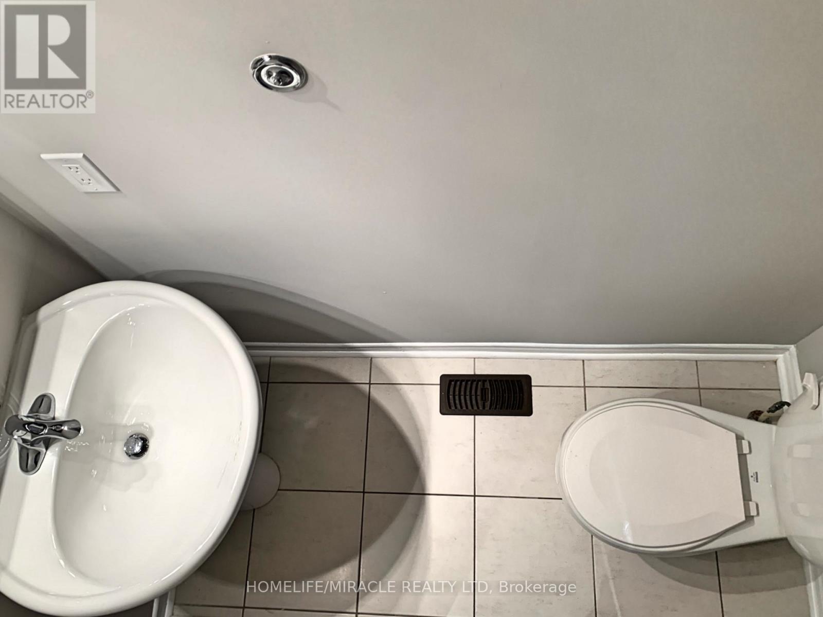 866 Francine Crescent, Mississauga, Ontario  L5V 0E2 - Photo 4 - W12821248