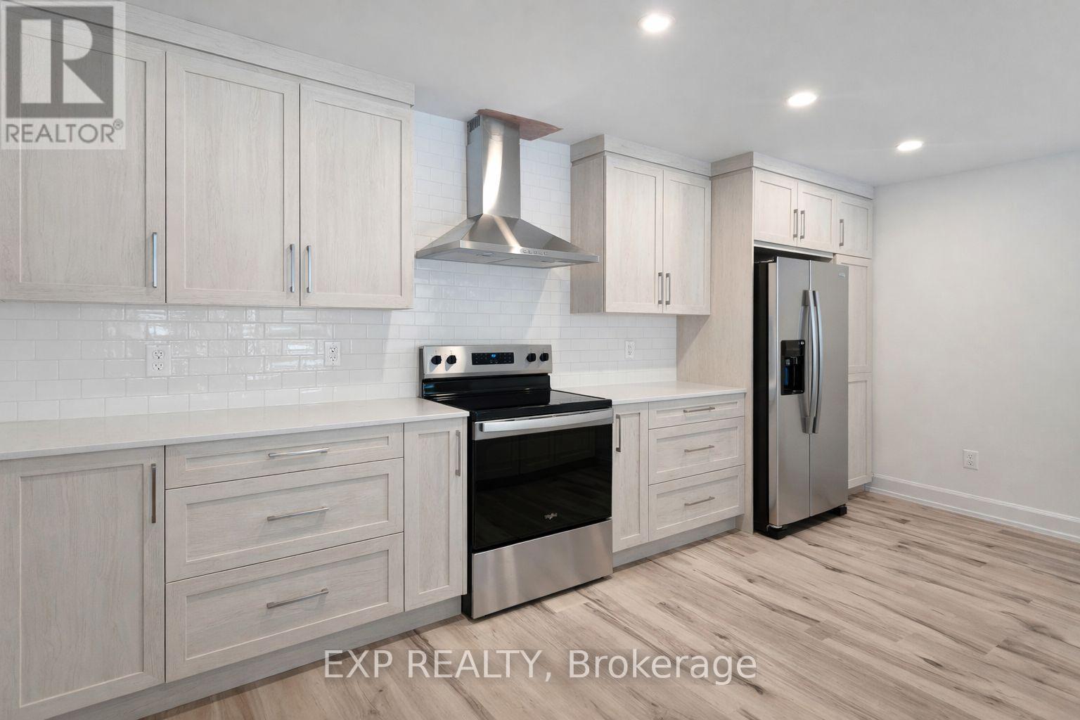 327 Voyageur Place, Russell, Ontario  K0A 1W0 - Photo 4 - X12370087