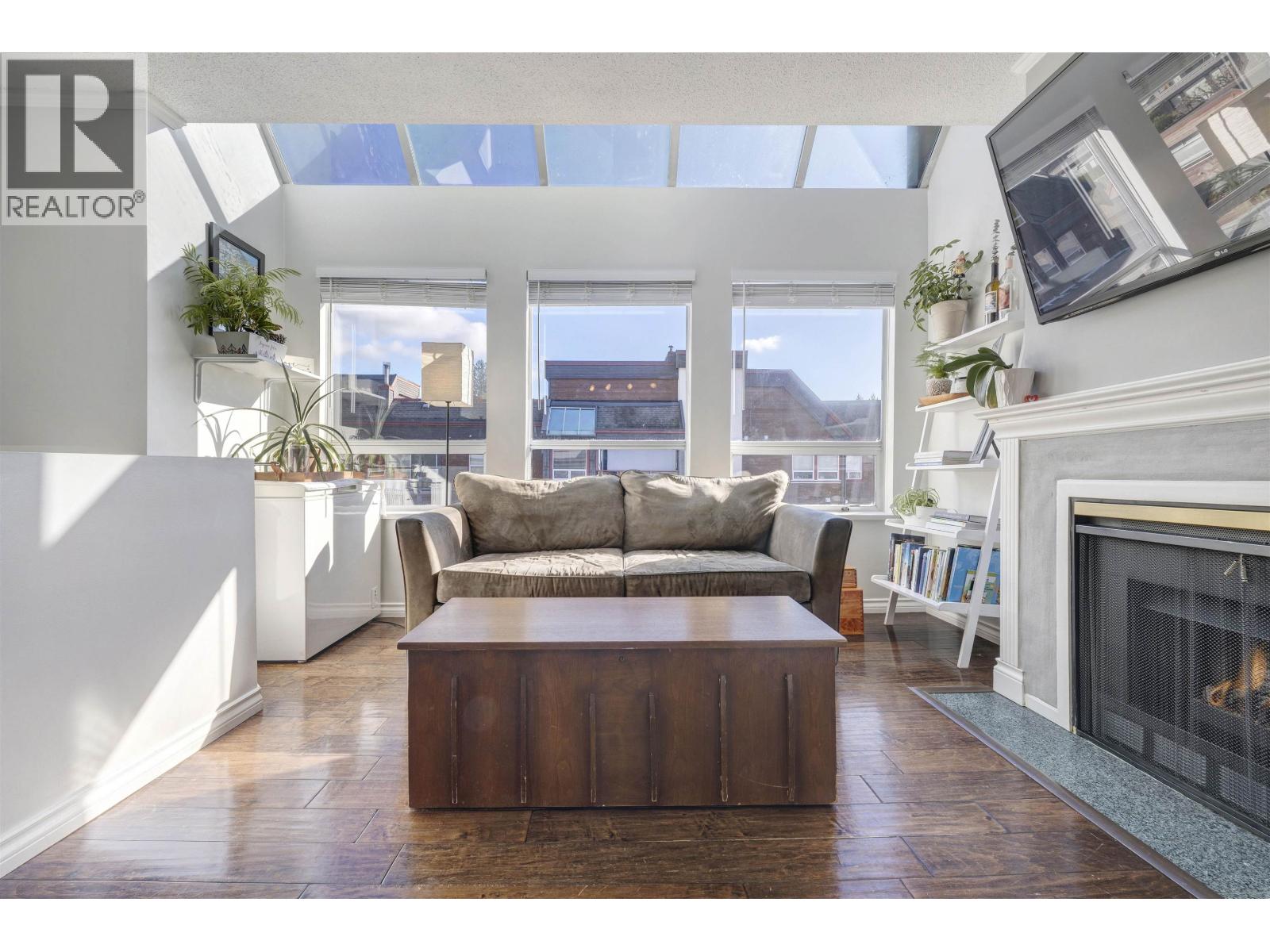 309 3721 DELBROOK AVENUE, North Vancouver, British Columbia