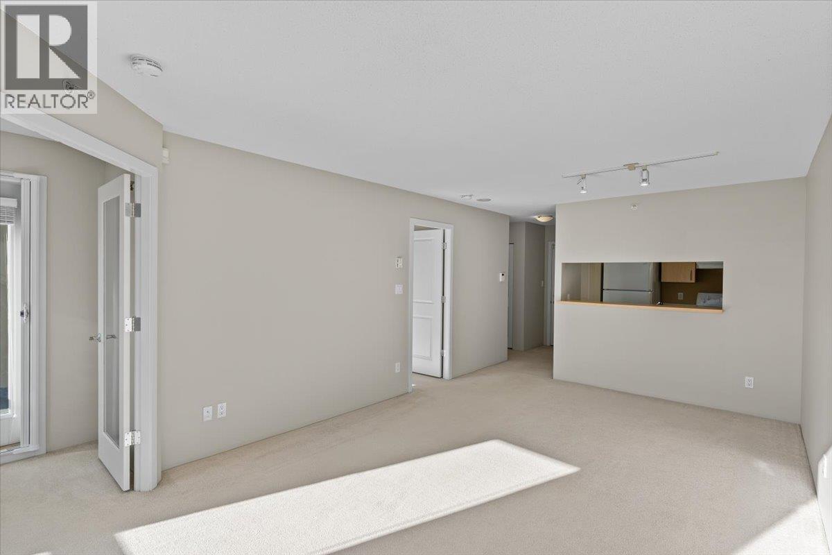 303 3588 Crowley Drive, Vancouver, British Columbia  V5R 6H3 - Photo 4 - R3093771