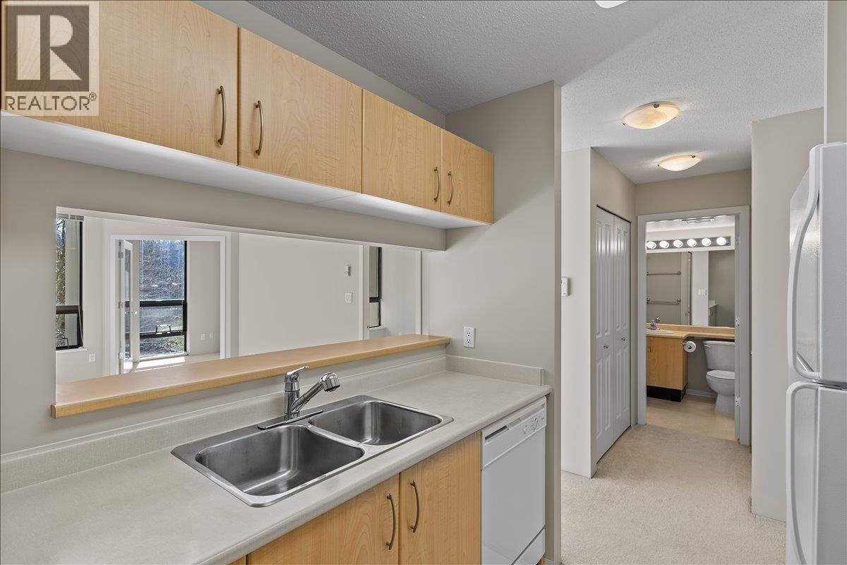 303 3588 Crowley Drive, Vancouver, British Columbia  V5R 6H3 - Photo 9 - R3093771