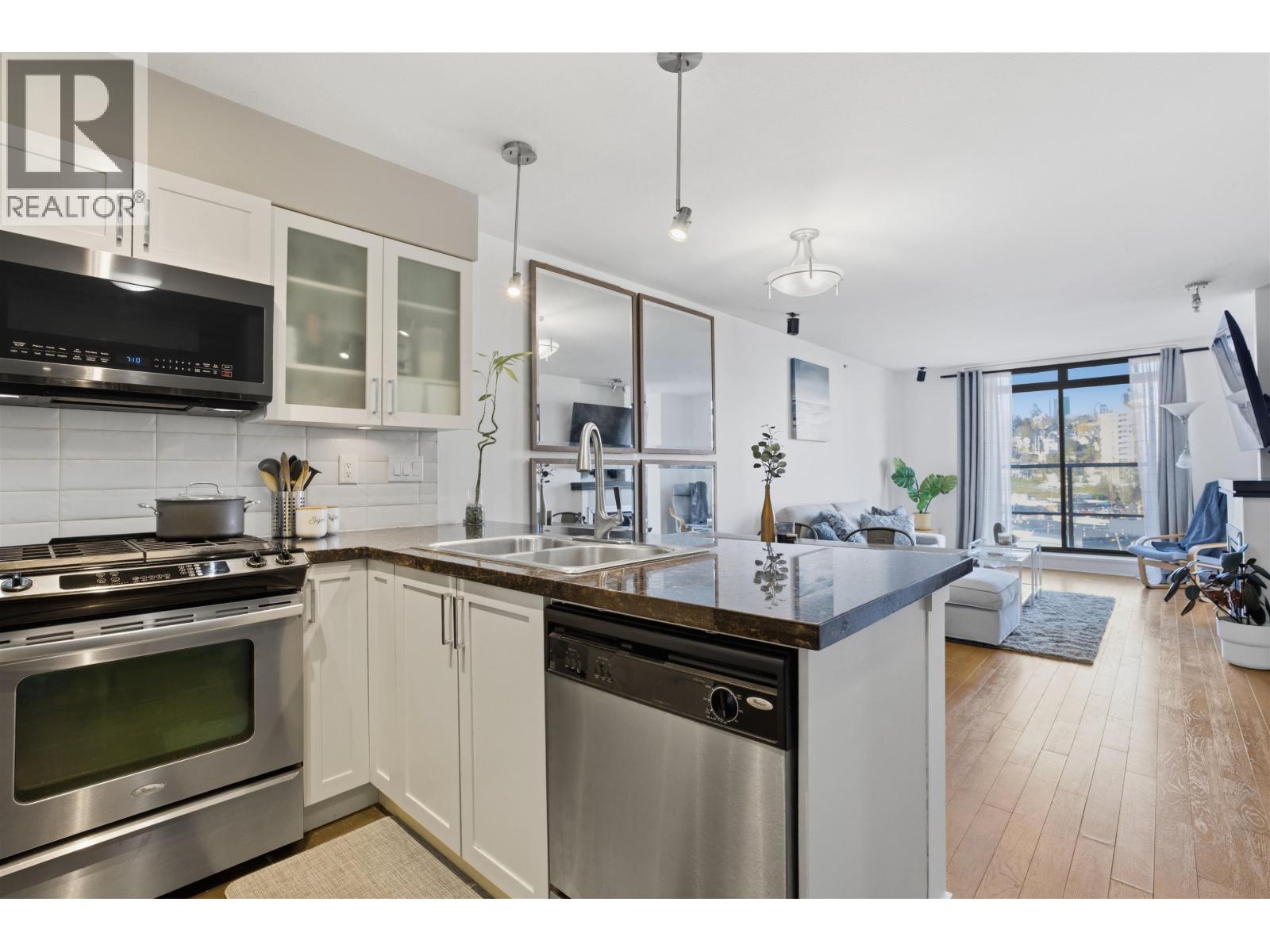 808 1 Renaissance Square, New Westminster, British Columbia  V3M 0B6 - Photo 7 - R3093421