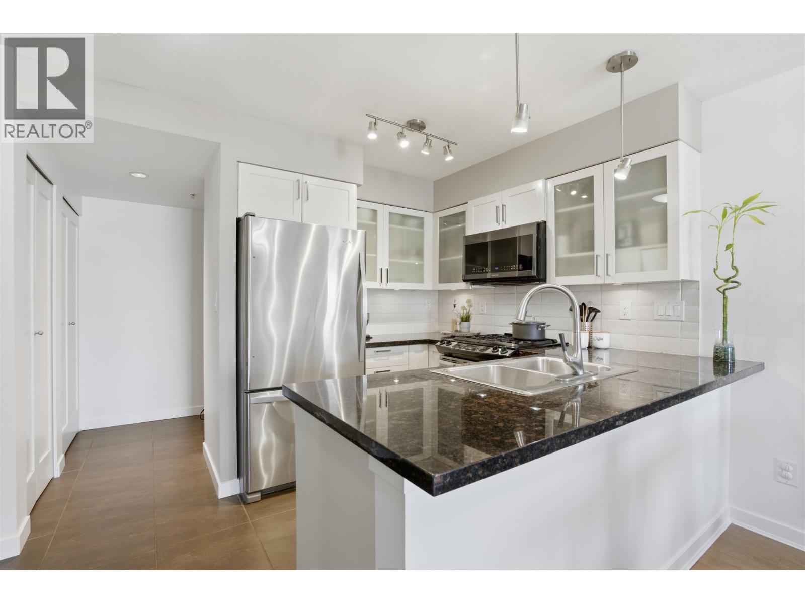 808 1 Renaissance Square, New Westminster, British Columbia  V3M 0B6 - Photo 6 - R3093421