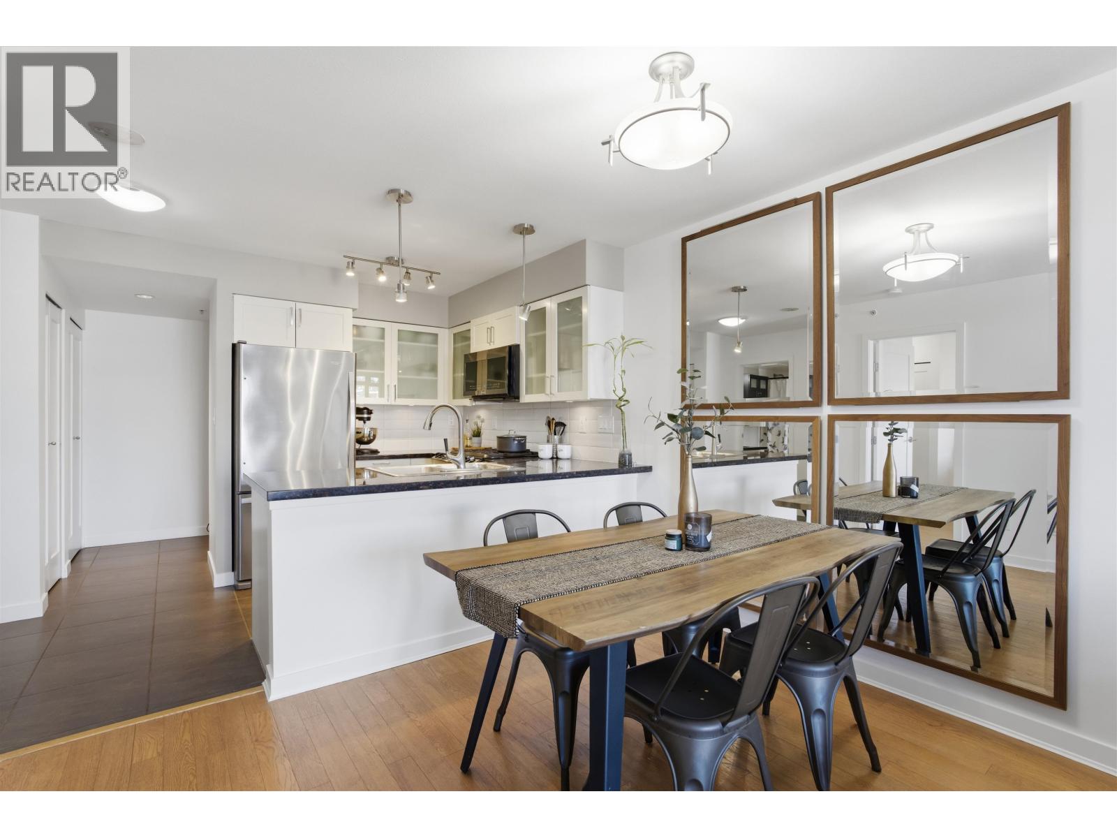 808 1 Renaissance Square, New Westminster, British Columbia  V3M 0B6 - Photo 8 - R3093421