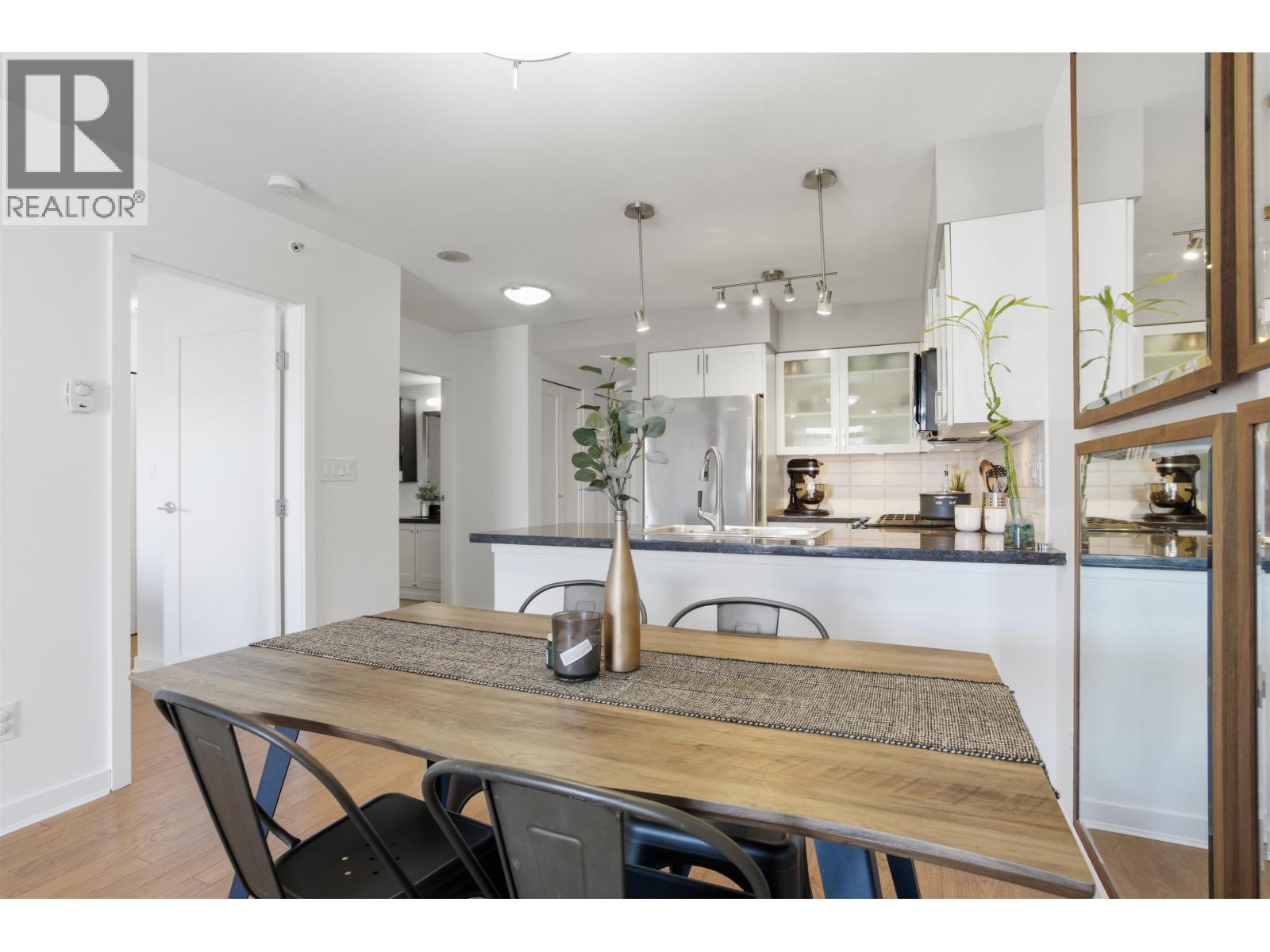 808 1 Renaissance Square, New Westminster, British Columbia  V3M 0B6 - Photo 9 - R3093421