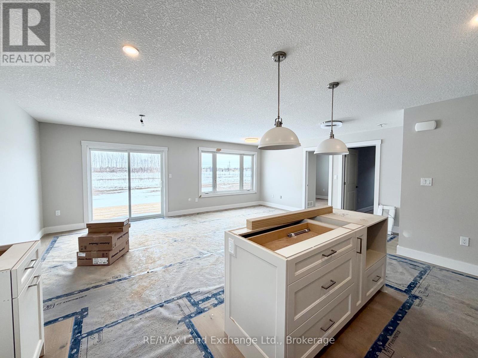 451 Burnside Street, Saugeen Shores, Ontario  N0H 2C3 - Photo 2 - X12072308