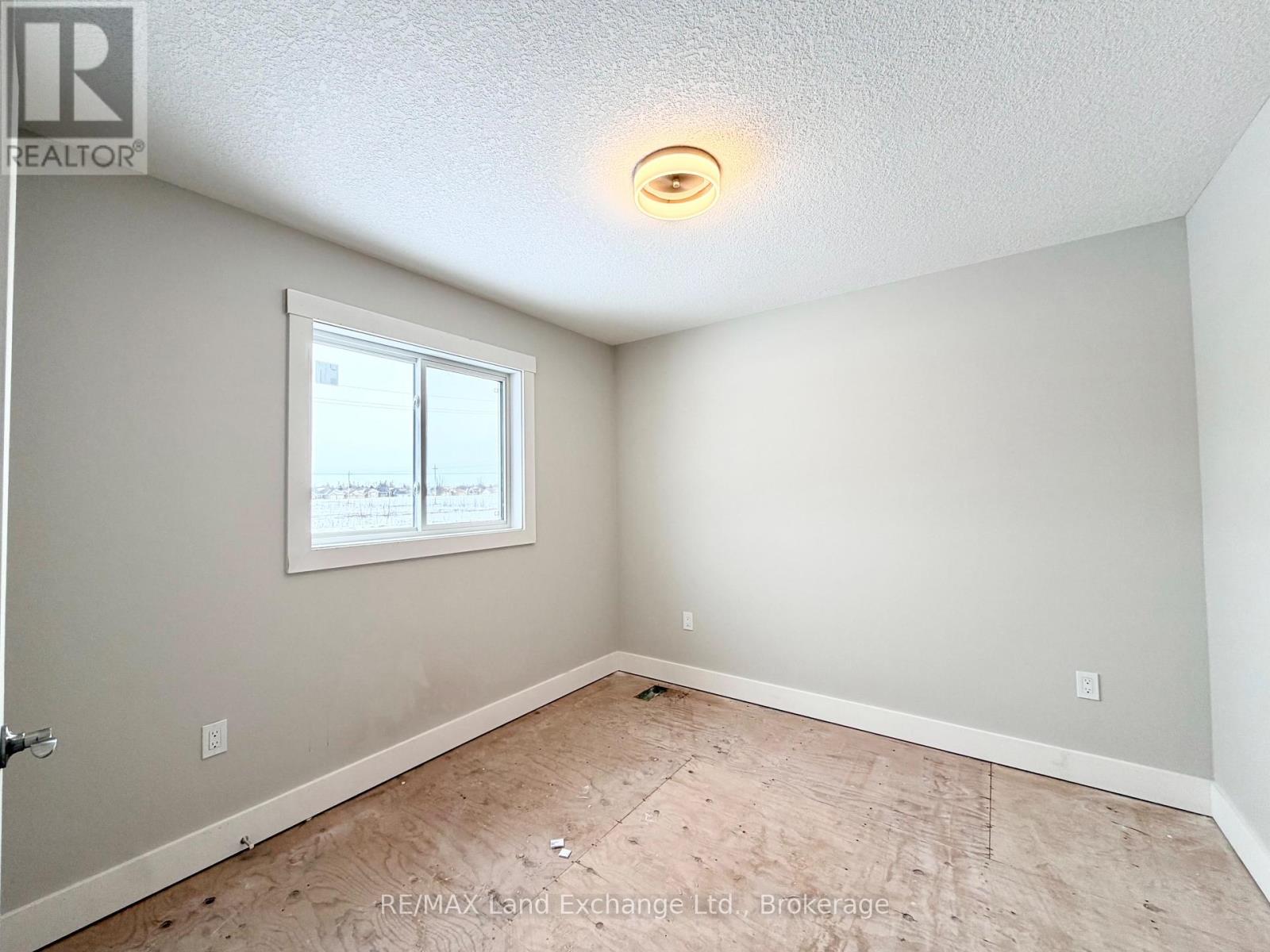 451 Burnside Street, Saugeen Shores, Ontario  N0H 2C3 - Photo 7 - X12072308