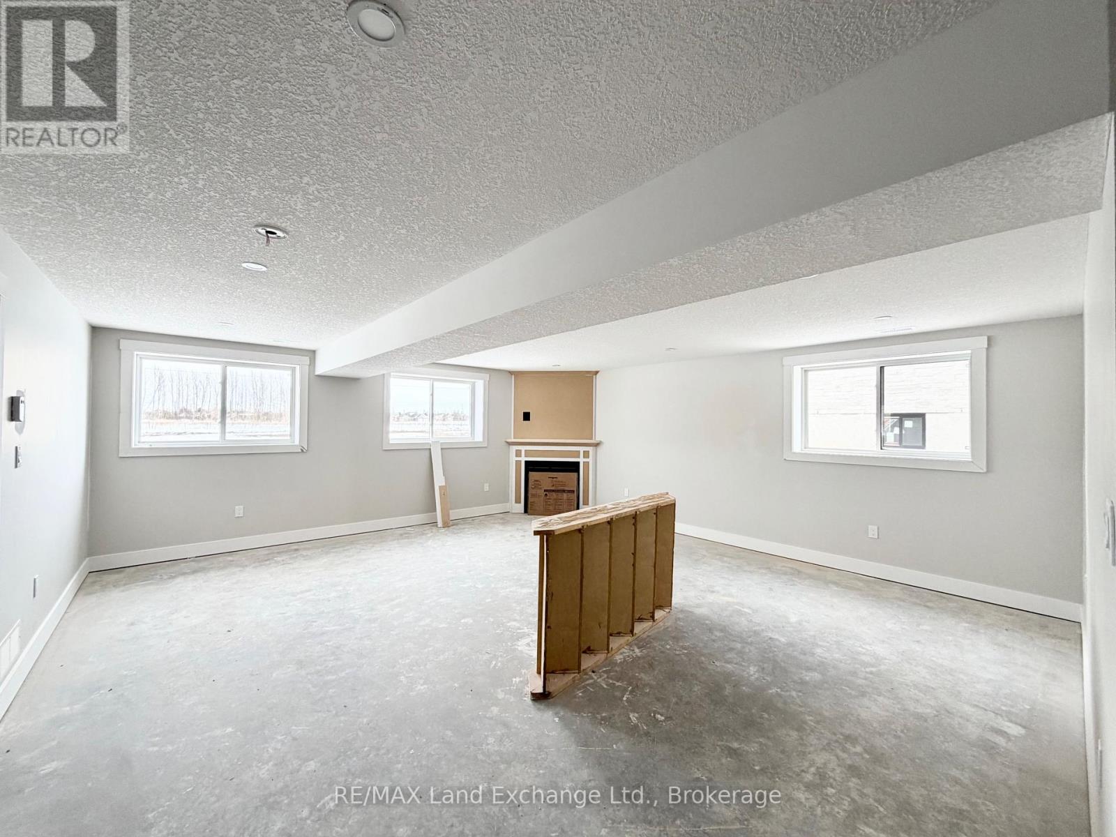 451 Burnside Street, Saugeen Shores, Ontario  N0H 2C3 - Photo 8 - X12072308