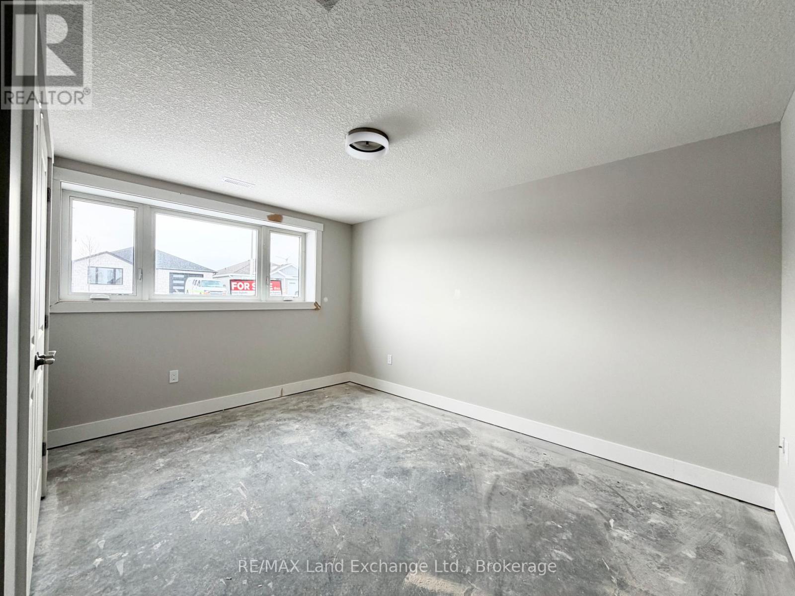 451 Burnside Street, Saugeen Shores, Ontario  N0H 2C3 - Photo 10 - X12072308