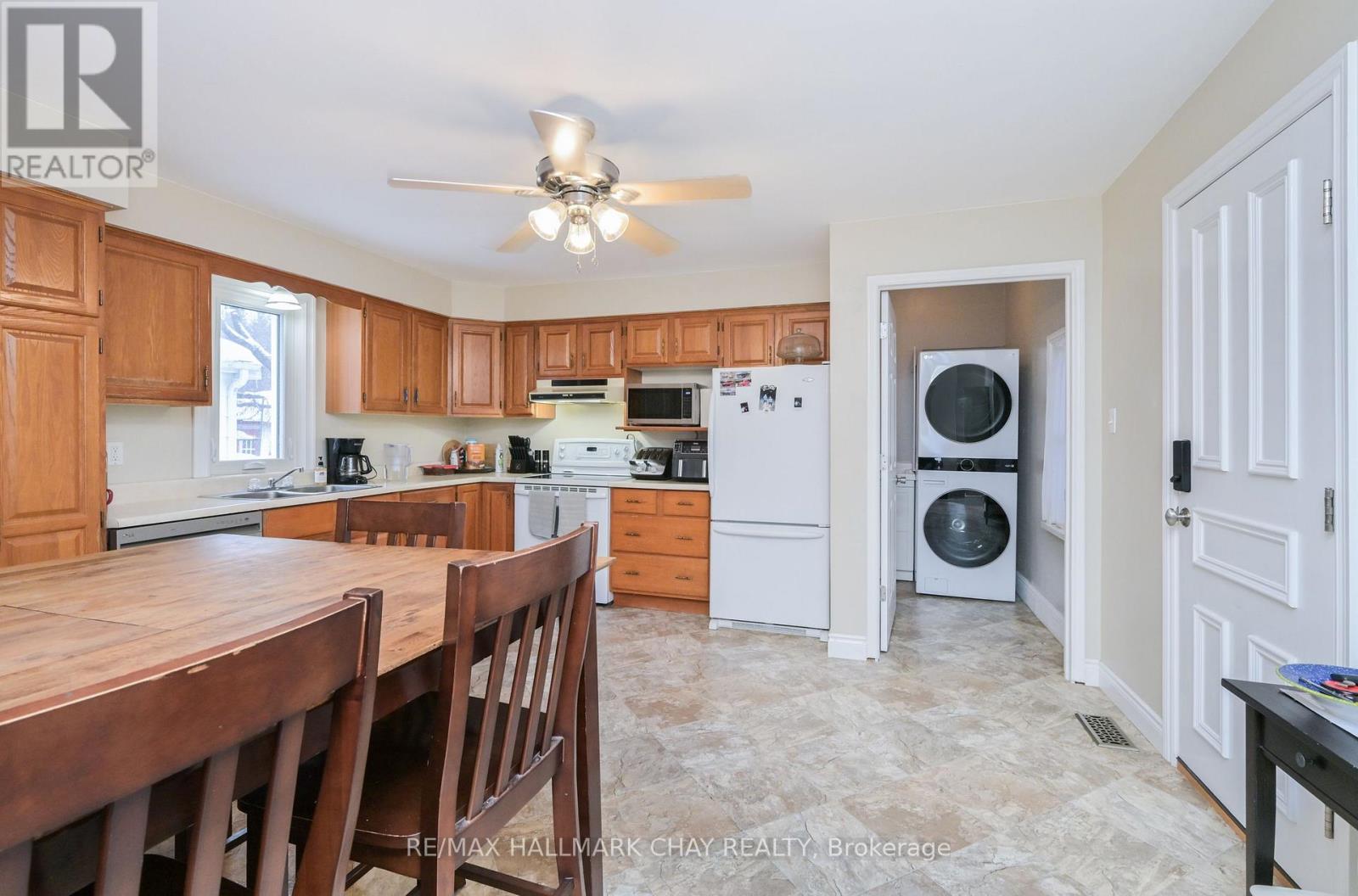 48 Caroline Street W, Clearview, Ontario  L0M 1G0 - Photo 3 - S12821268